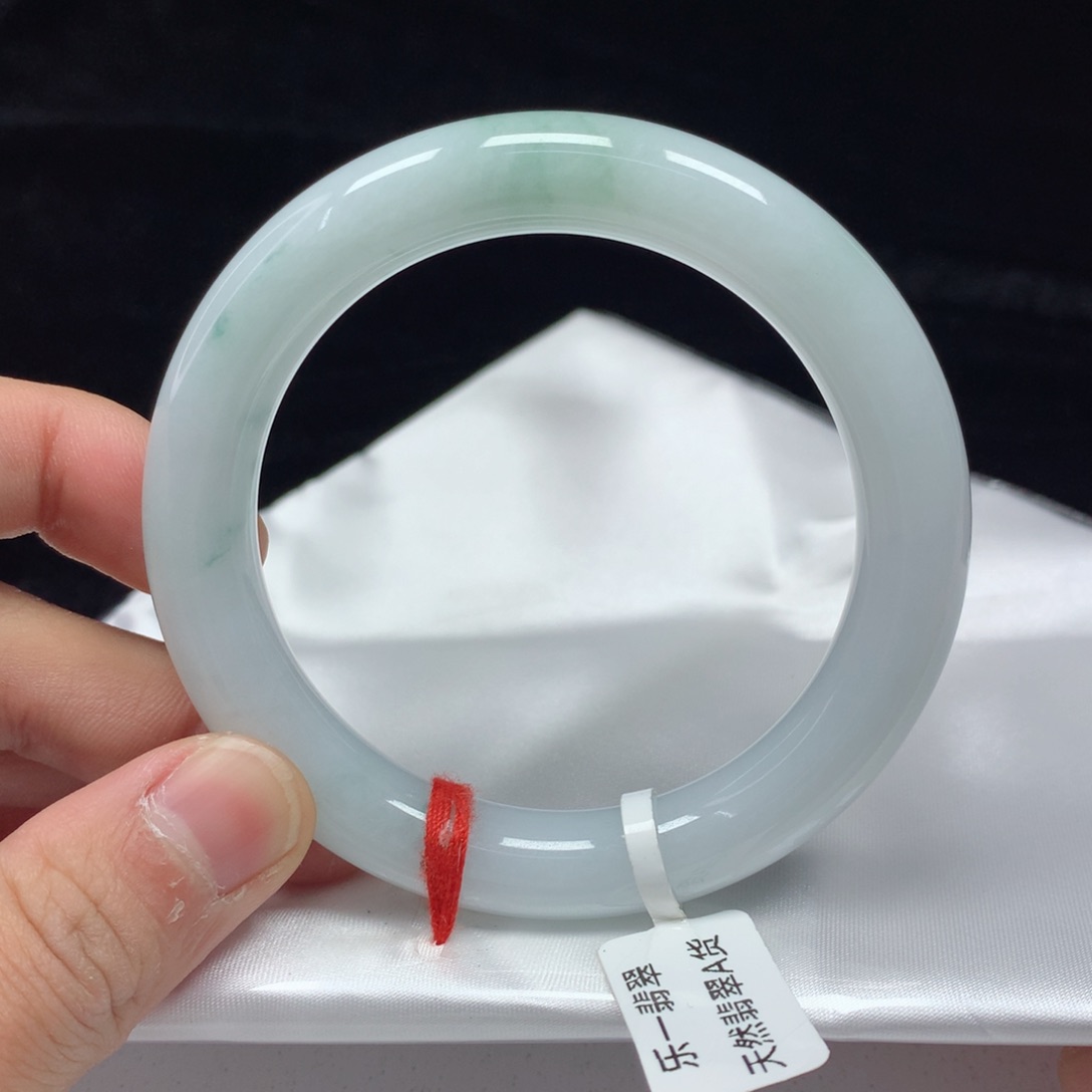 翡翠手镯（圆镯）未镶嵌56.1