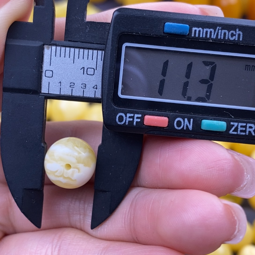 琥珀裸石未镶嵌珠子