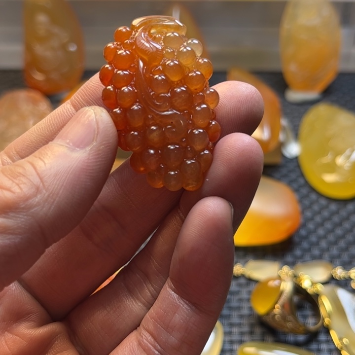 悠***然石英质玉未镶嵌旦面