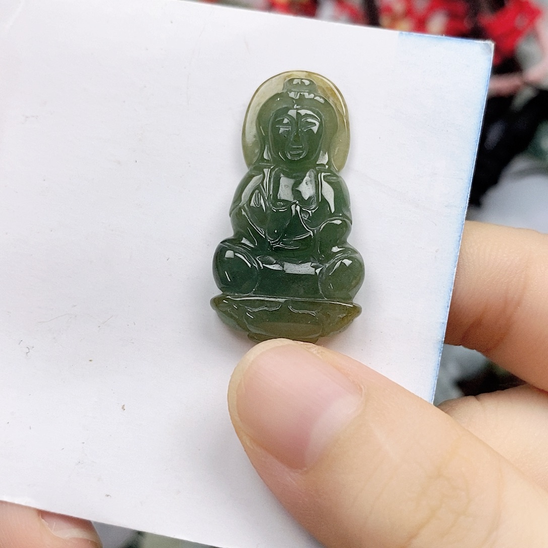 翡翠未镶嵌颈饰观音