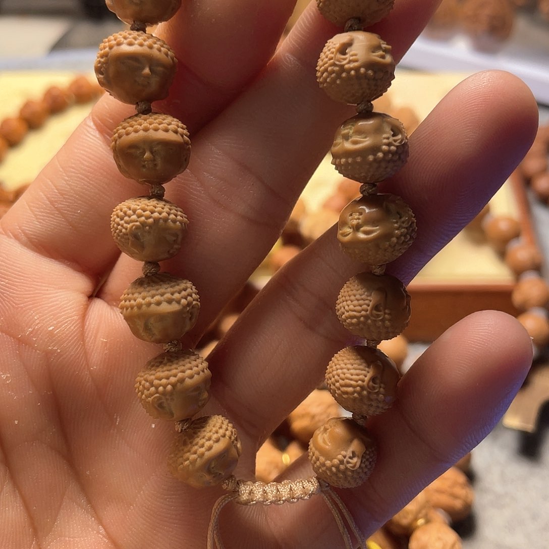 猴头核桃雕刻佛头