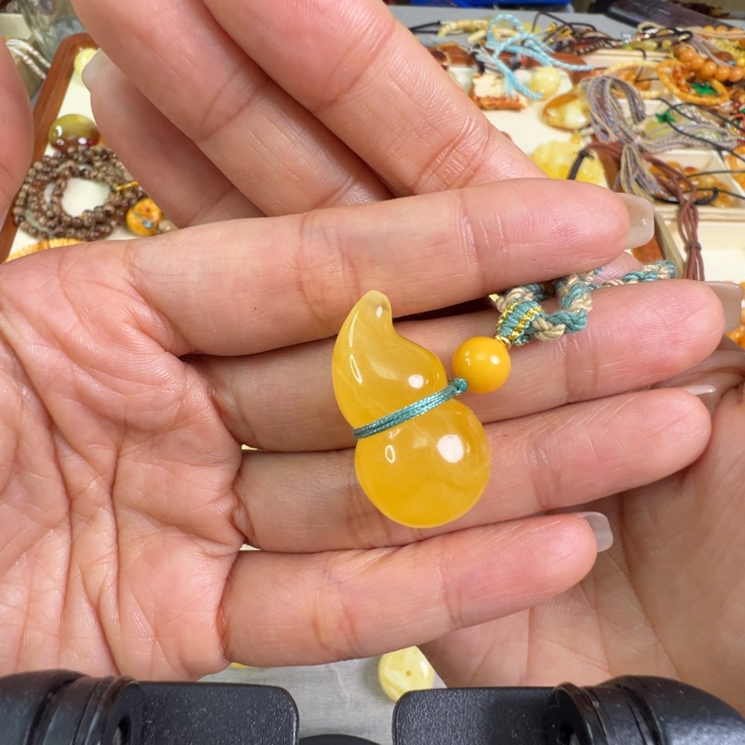 蜜蜡裸石未镶嵌蜜蜡