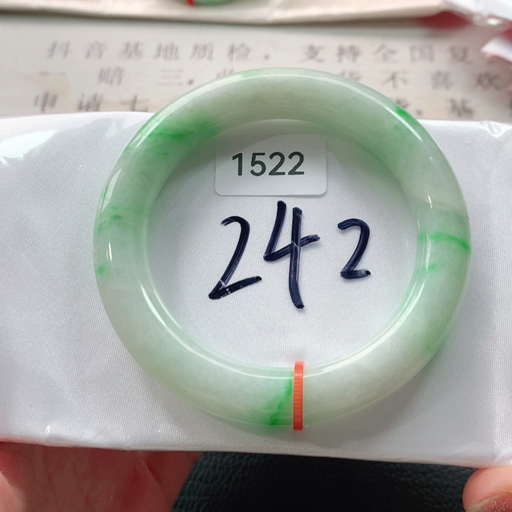 翡翠手镯未镶嵌天然翡翠手镯