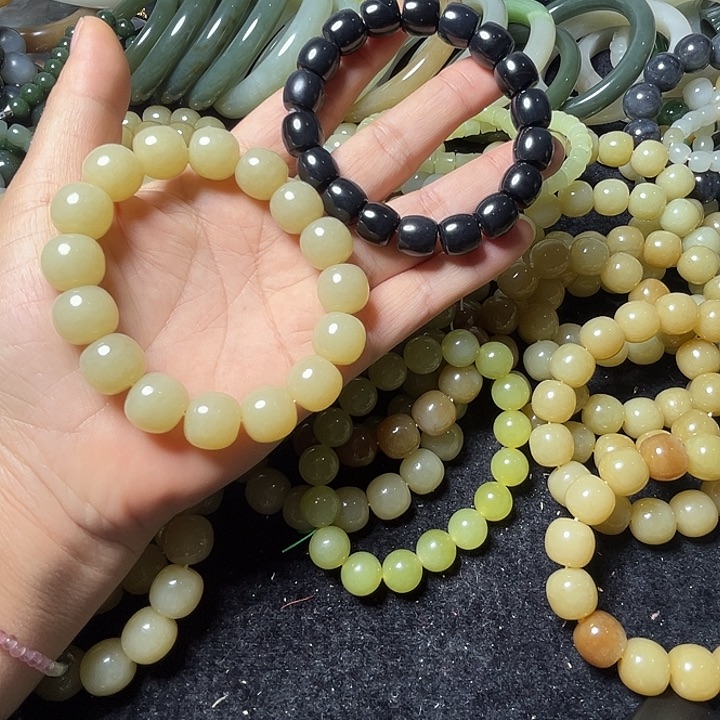 大***。和田玉未镶嵌手串