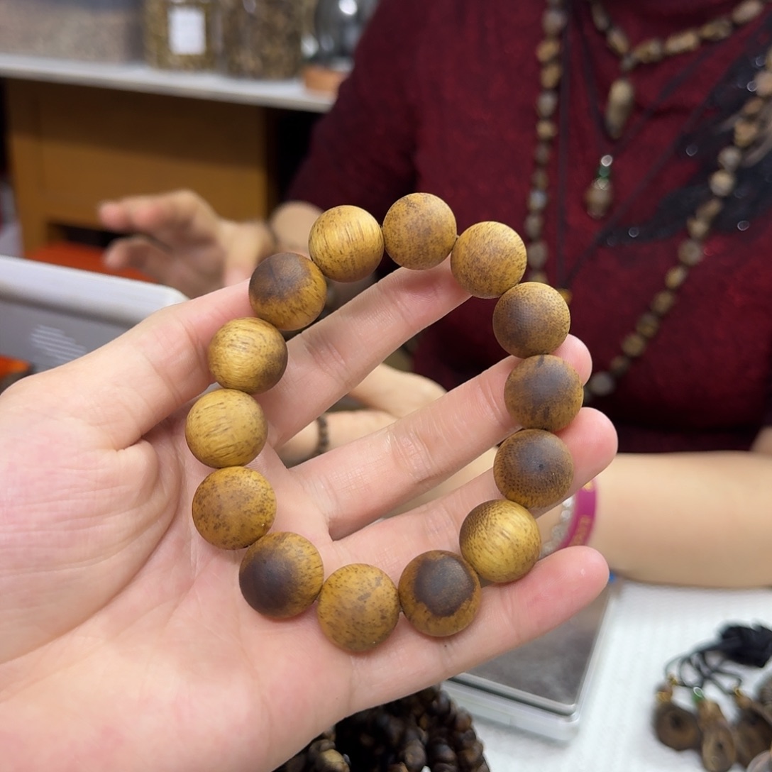 沉香木手串白棋沉水浮单圈多样性发一串