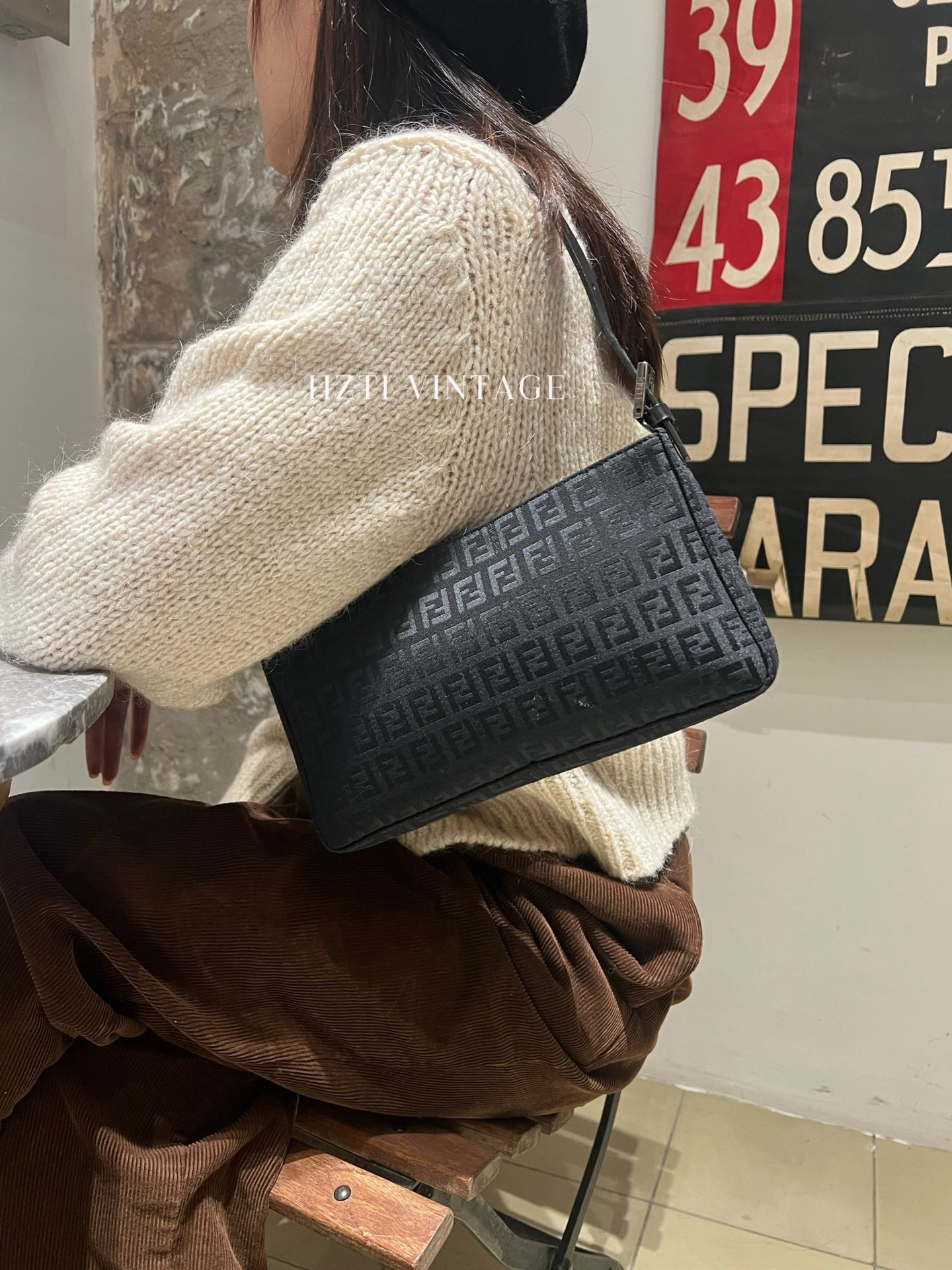95新 FENDI/芬迪 黑花麻将手提包