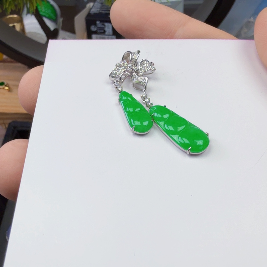 翡翠颈饰18K金镶嵌一件