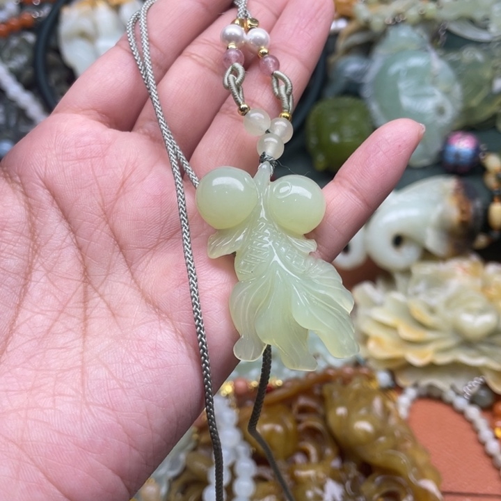 蛇纹石玉吊坠合金