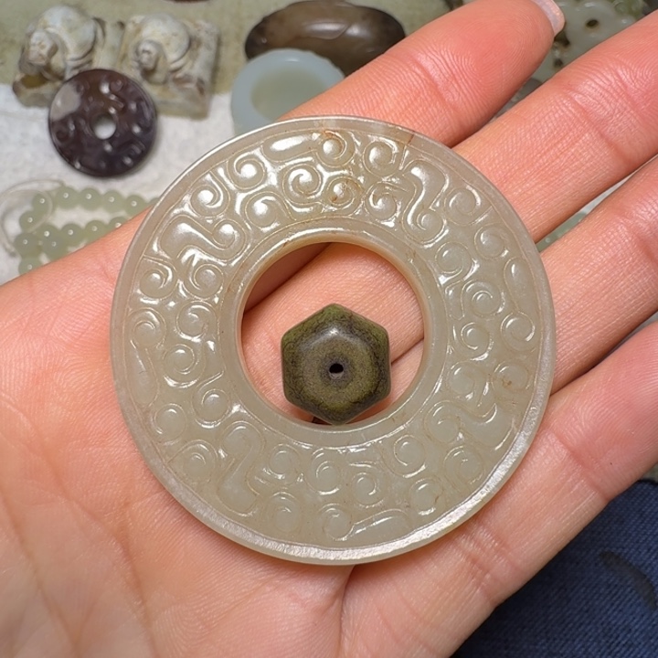 星***炬和田玉（糖玉）未镶嵌颈饰