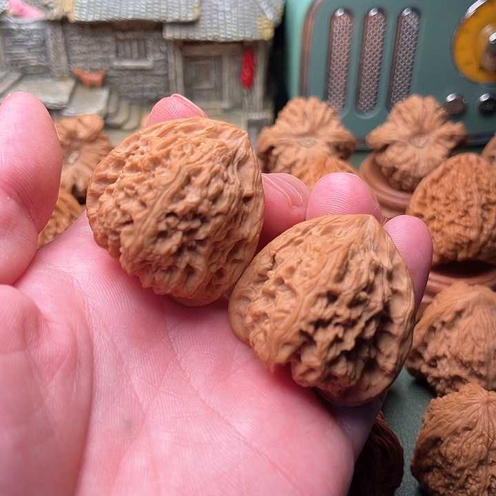 文玩核桃把件三角南疆石