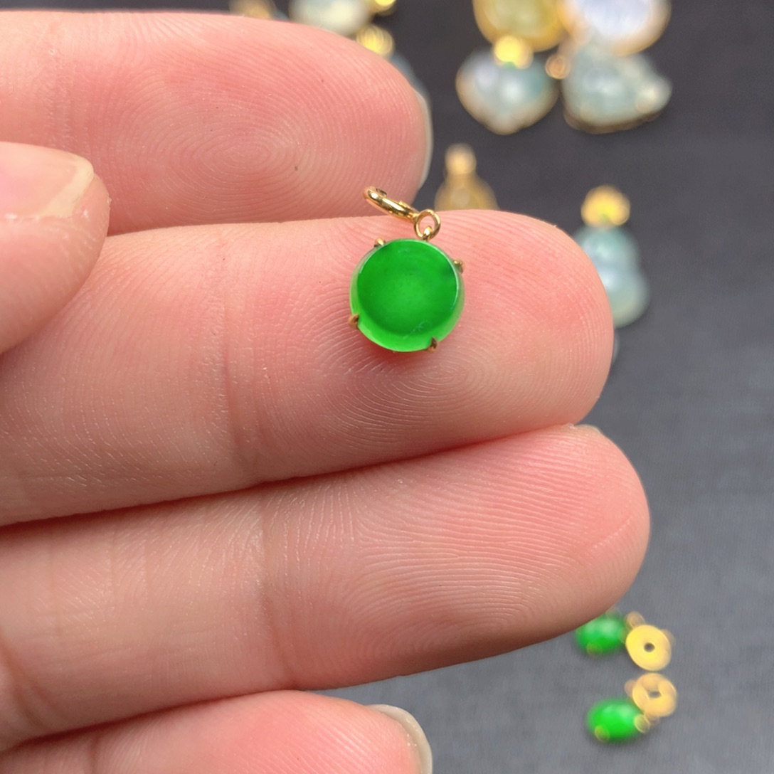 【闪购商品】颈饰18K金镶嵌翡翠坐**起翡翠