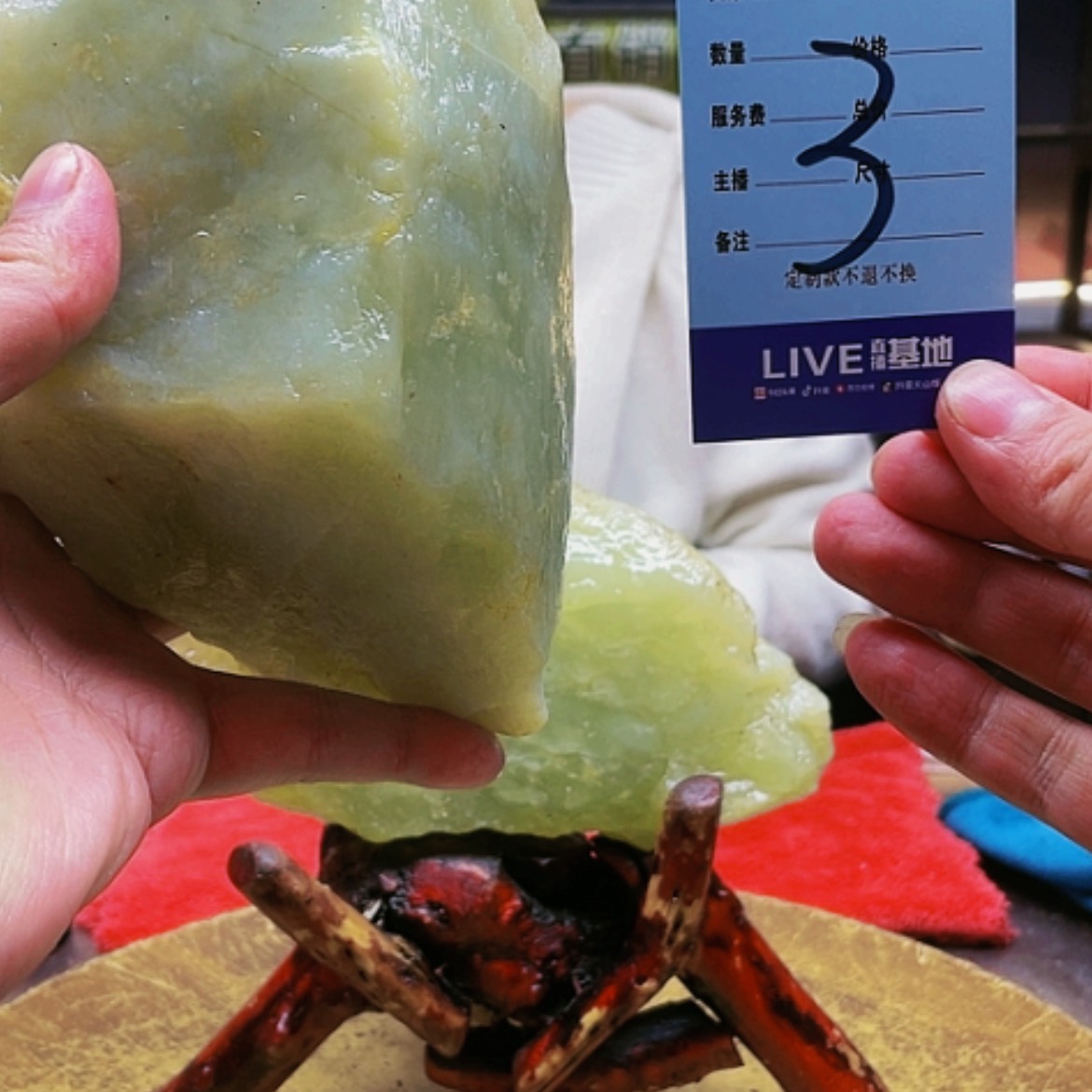 【闪购商品】蛇纹石玉原石未镶嵌一**人