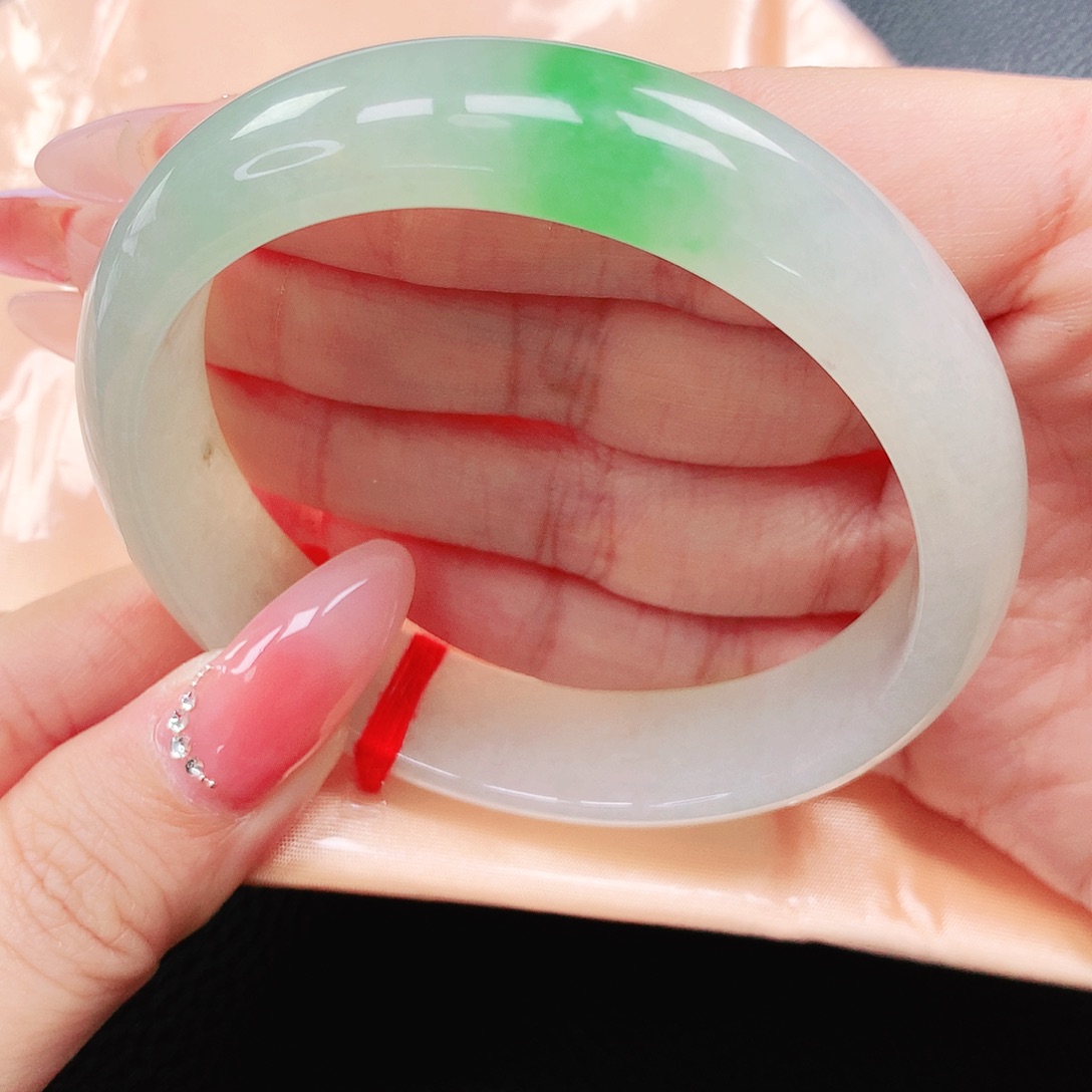 翡翠手镯未镶嵌58圈