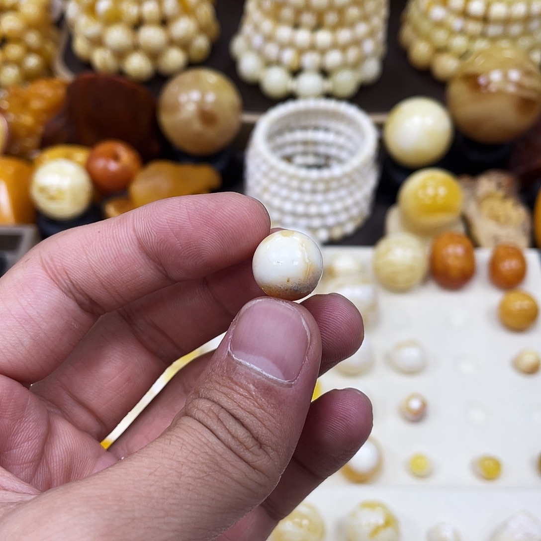 蜜蜡未镶嵌珠宝奇石12.8mm【沁色瓷白】瑕疵圆珠