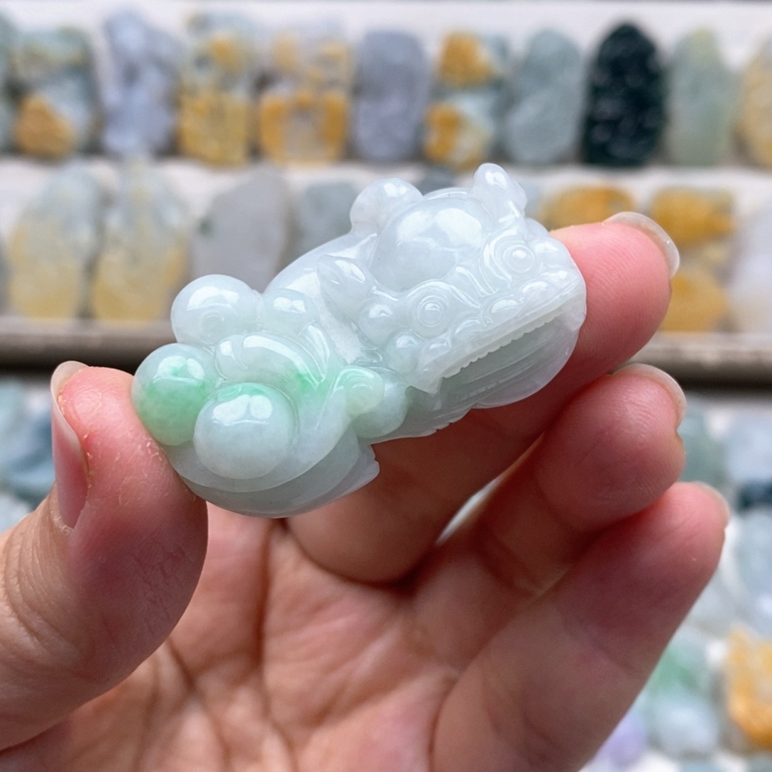 翡翠吊坠(赠链)未镶嵌