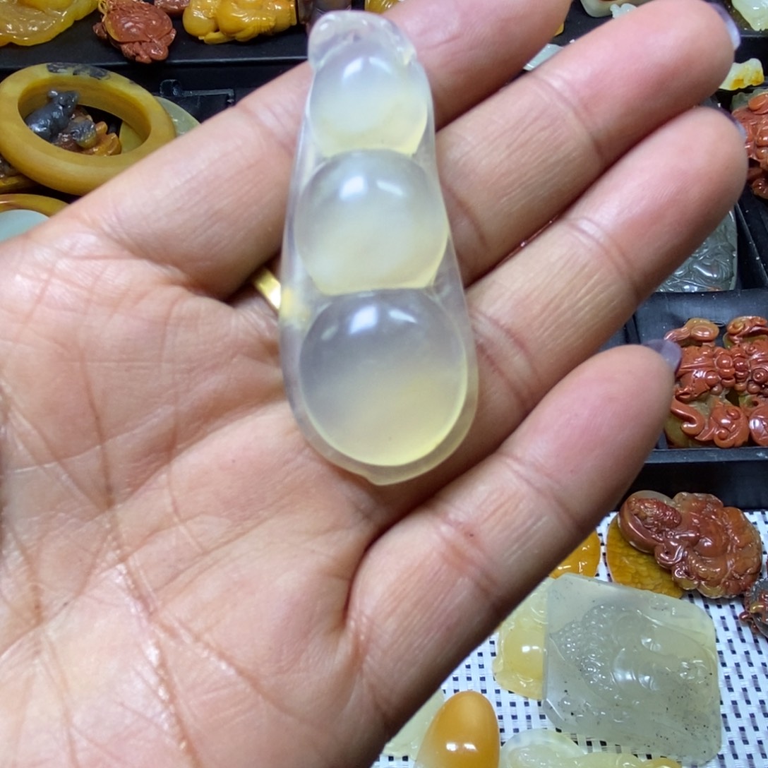 石英质玉（黄龙玉）颈饰合金