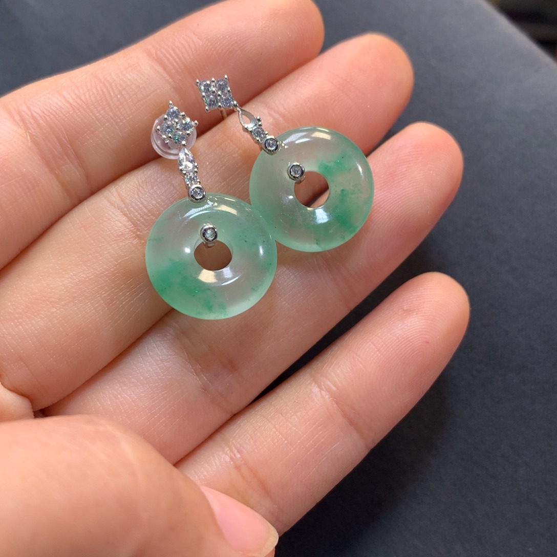 兰***石英质玉银S925镶嵌耳钉