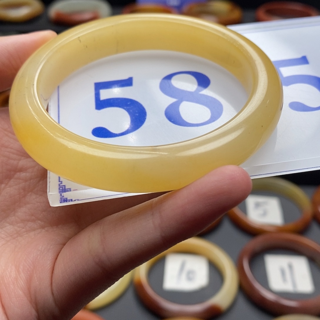 石英质玉（黄龙玉）手镯未镶嵌