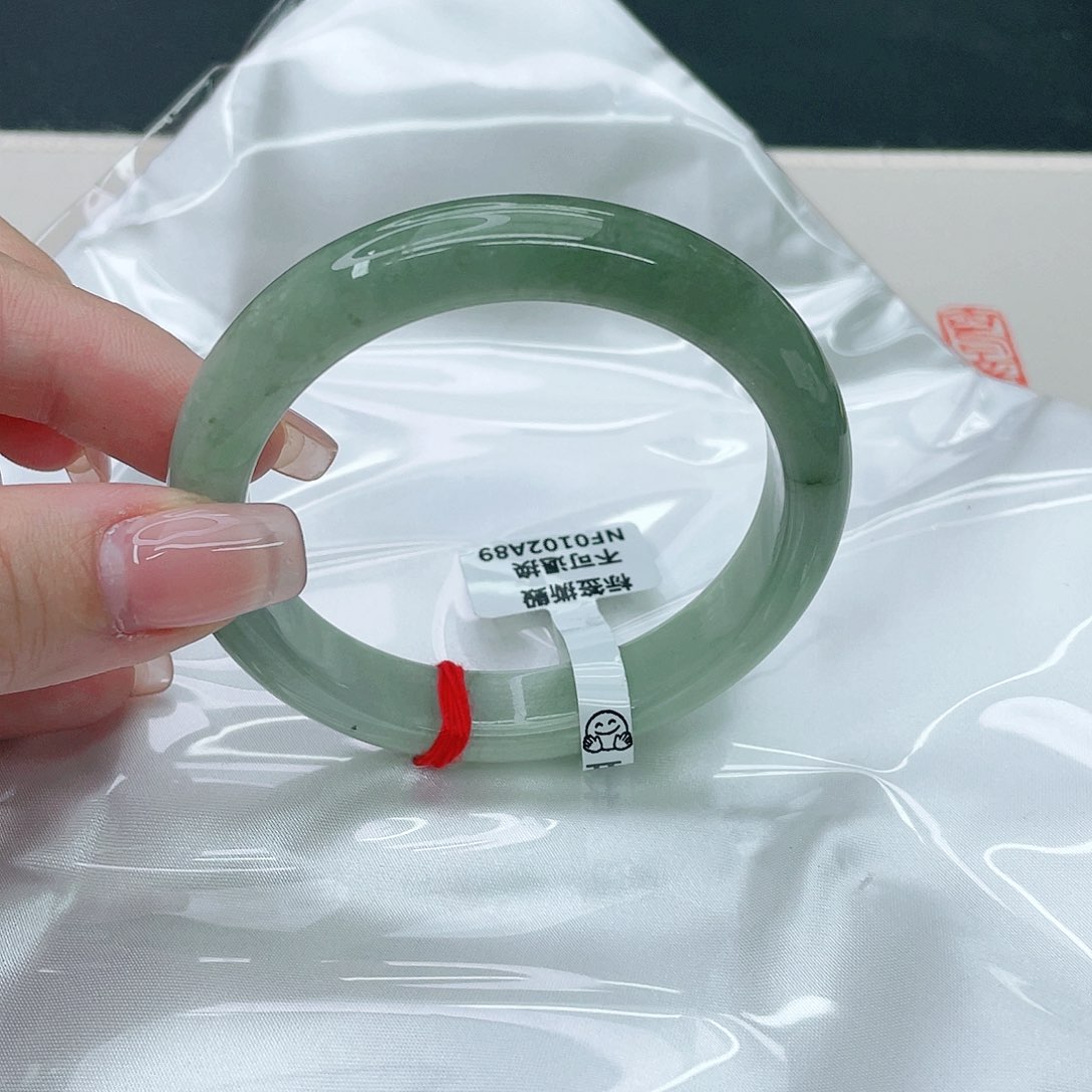 翡翠手镯未镶嵌正57