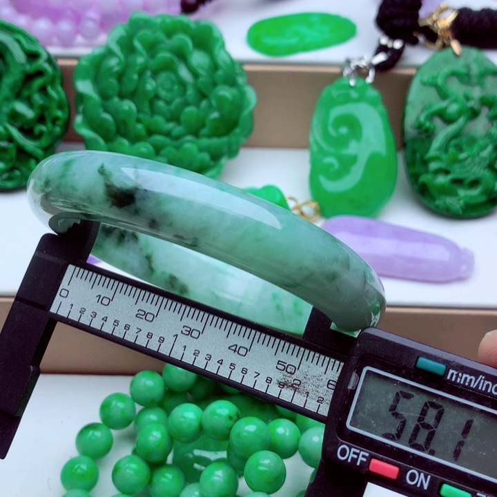 翡翠未镶嵌手镯手镯