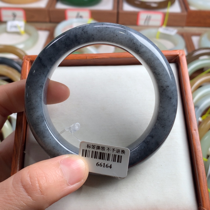 【闪购商品】和田玉手镯未镶嵌58