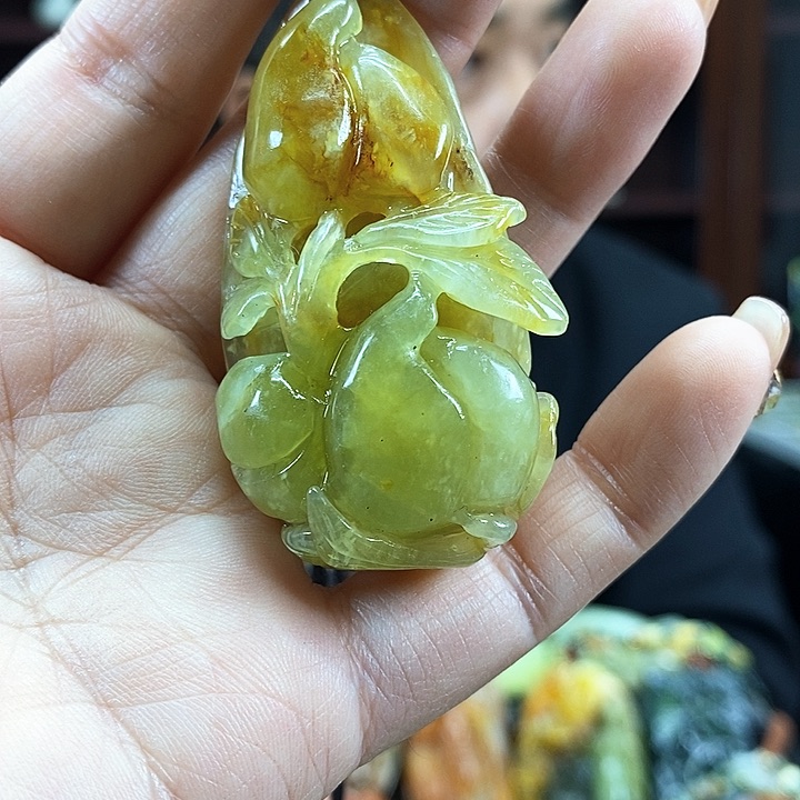 蛇纹石玉吊坠未镶嵌