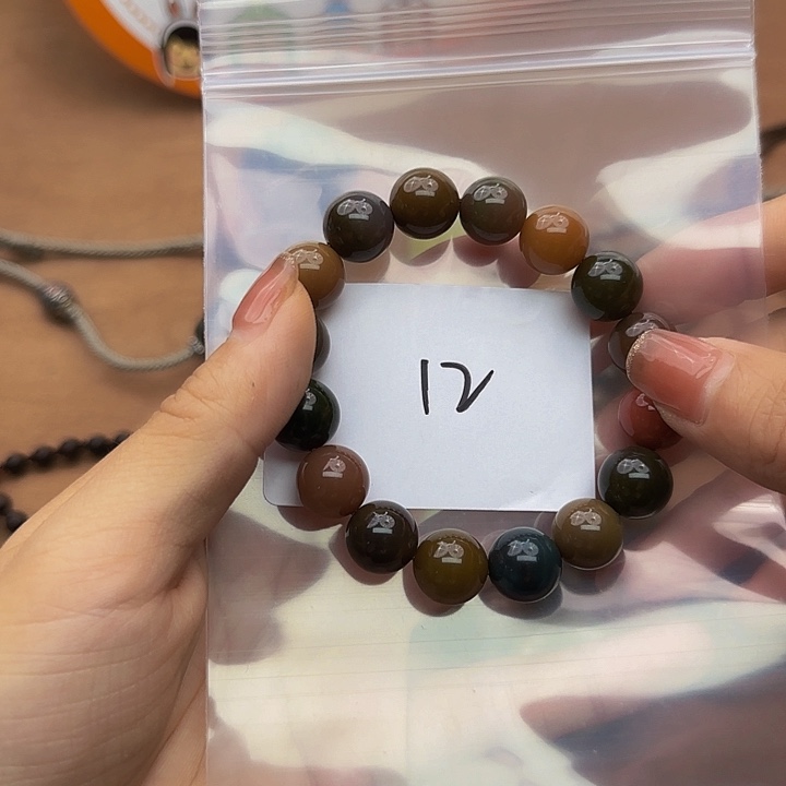 一***茶和田玉未镶嵌颈饰