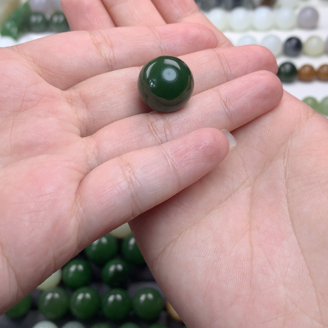 和田玉未镶嵌颈饰文***?