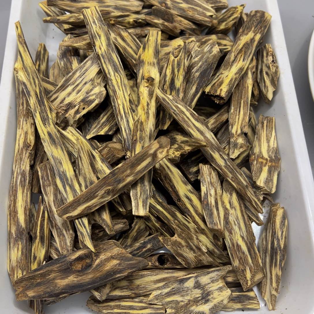 沉香沉香碎屑韦*?乌身原材料