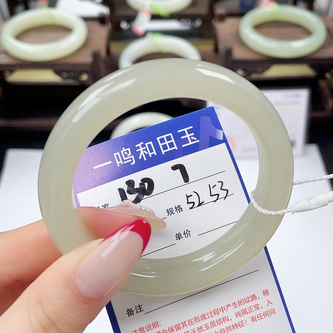 和田玉未镶嵌手镯