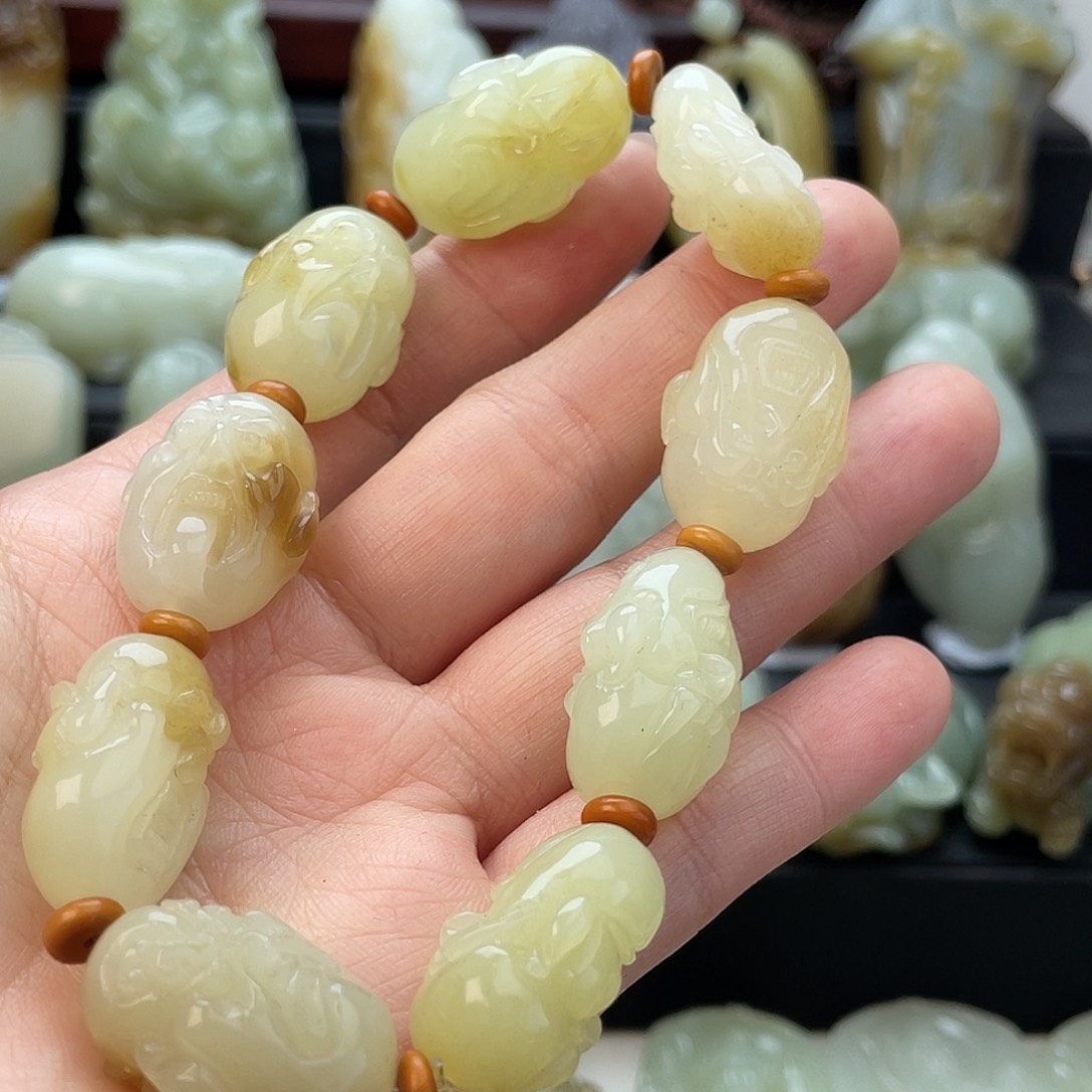 和田玉颈饰未镶嵌