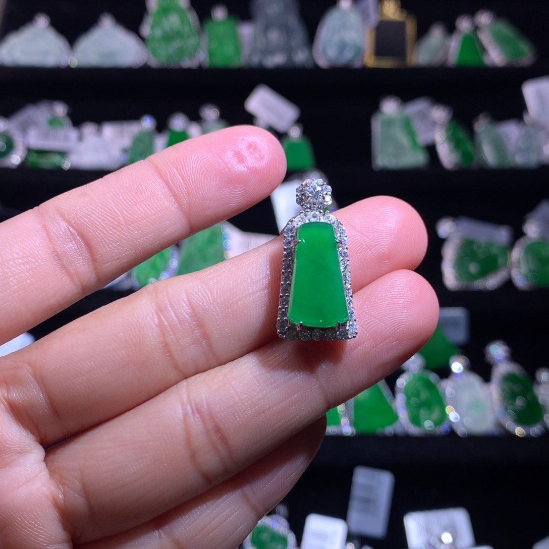 【闪购商品】颈饰银S925镶嵌翡翠Y****5