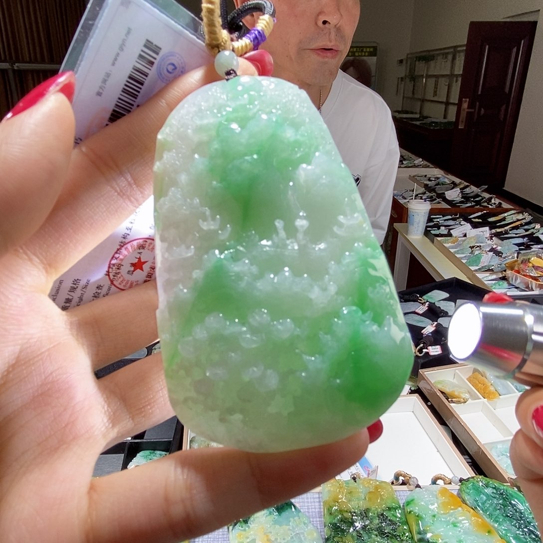 翡翠未镶嵌颈饰翡翠