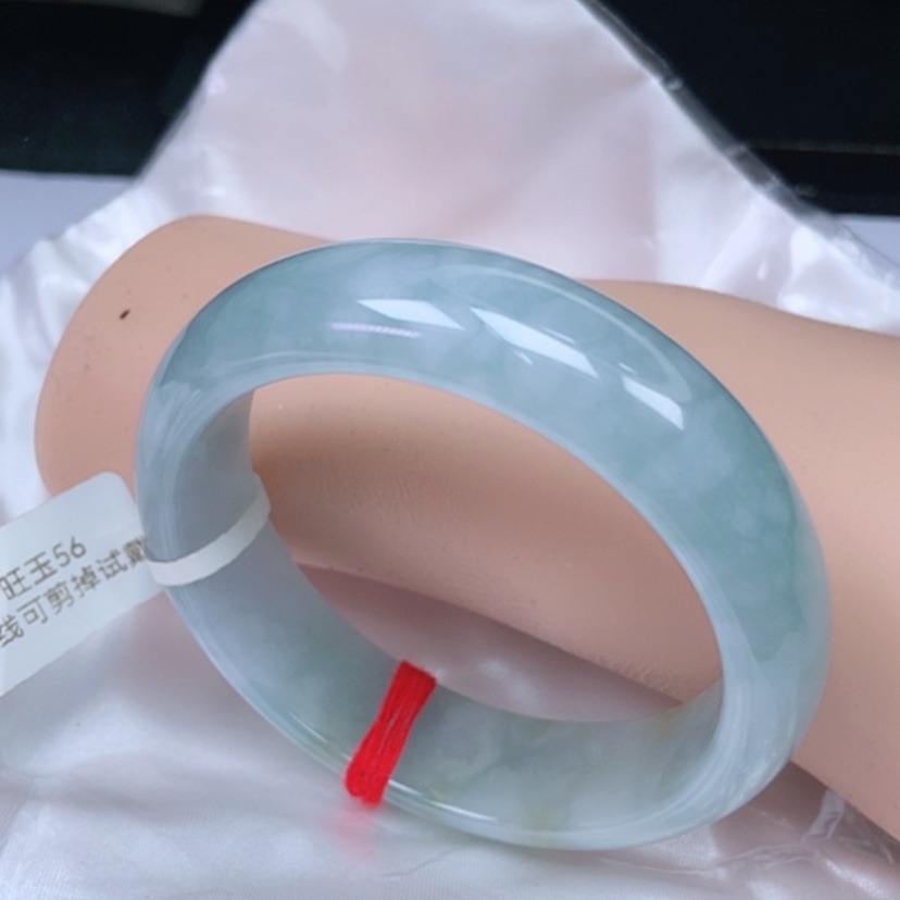 【闪购商品】翡翠手镯未镶嵌雨*石，