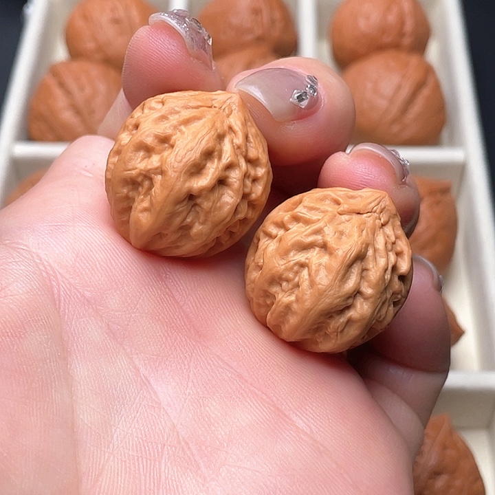 文玩核桃把件梅花