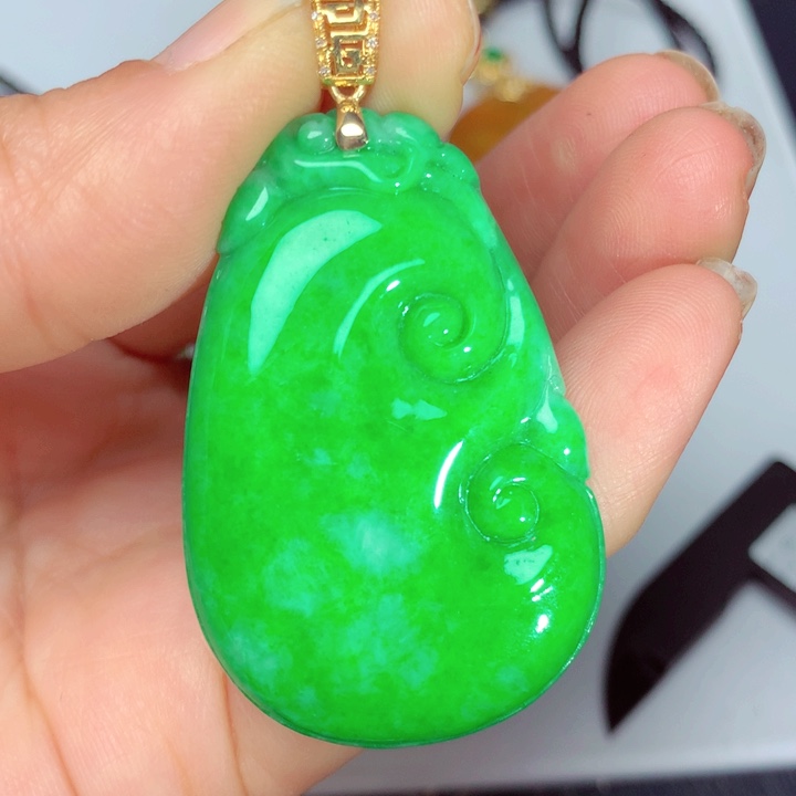 翡翠吊坠(不含链)18K金镶嵌