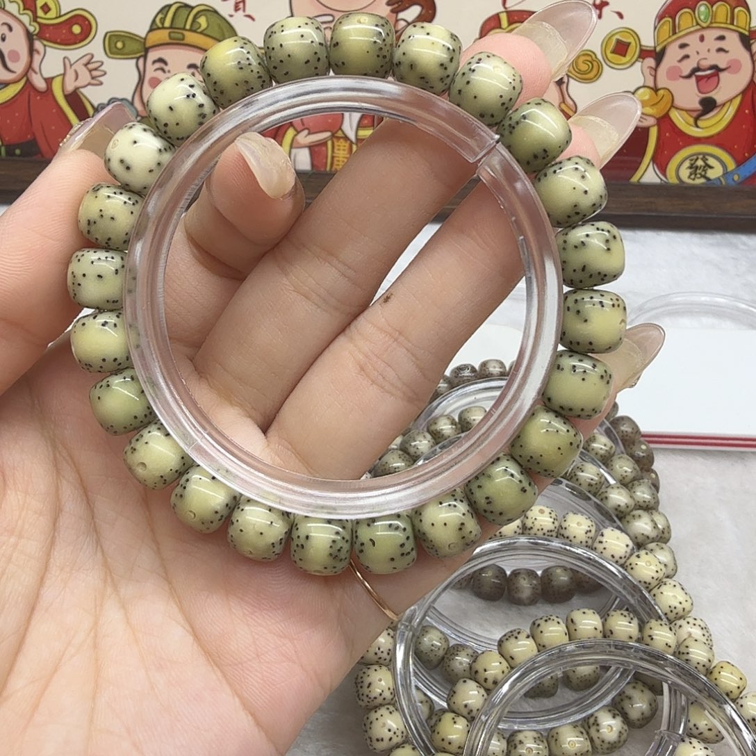 吊坠星月菩提9×8月大通体白