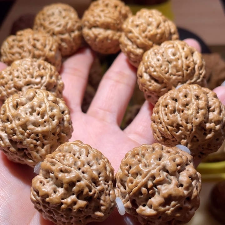 桃核把件七瓣金刚菩提手持