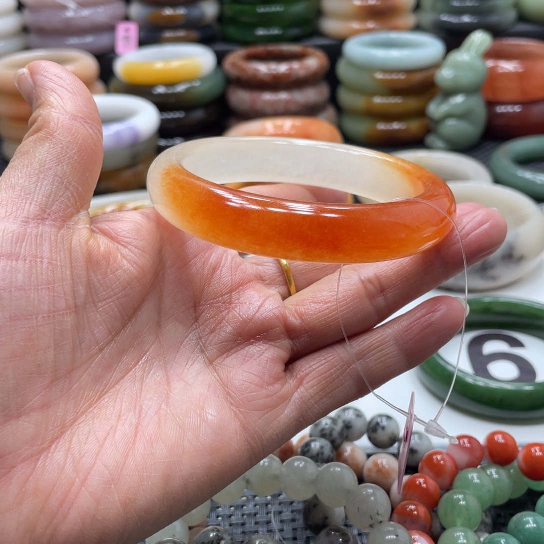 石英岩玉未镶嵌手镯