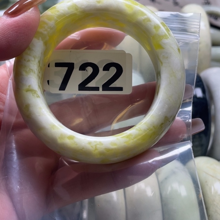 叽***儿蛇纹石玉未镶嵌手镯
