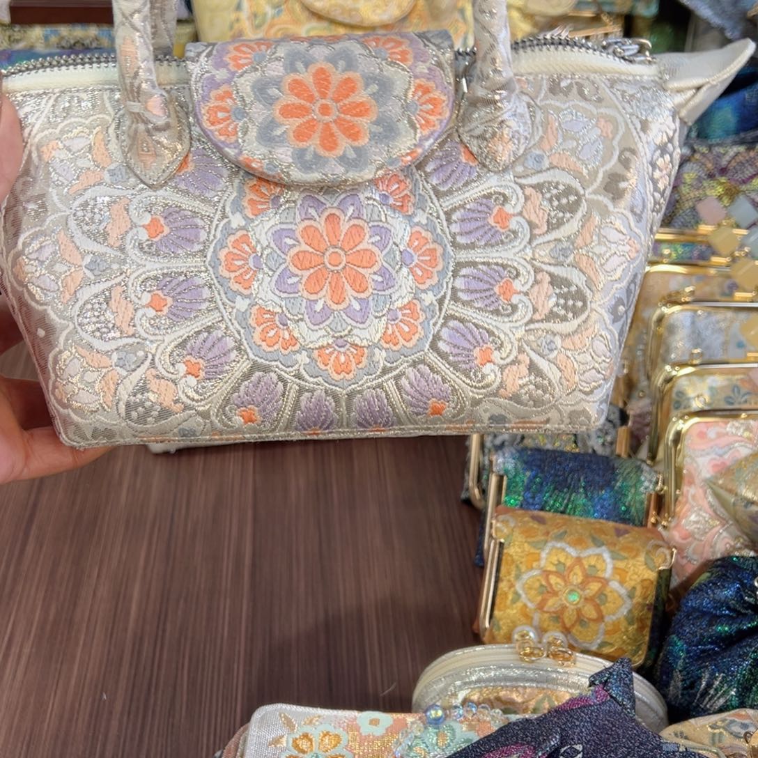 再***了蚕丝福利宝相龙骧包