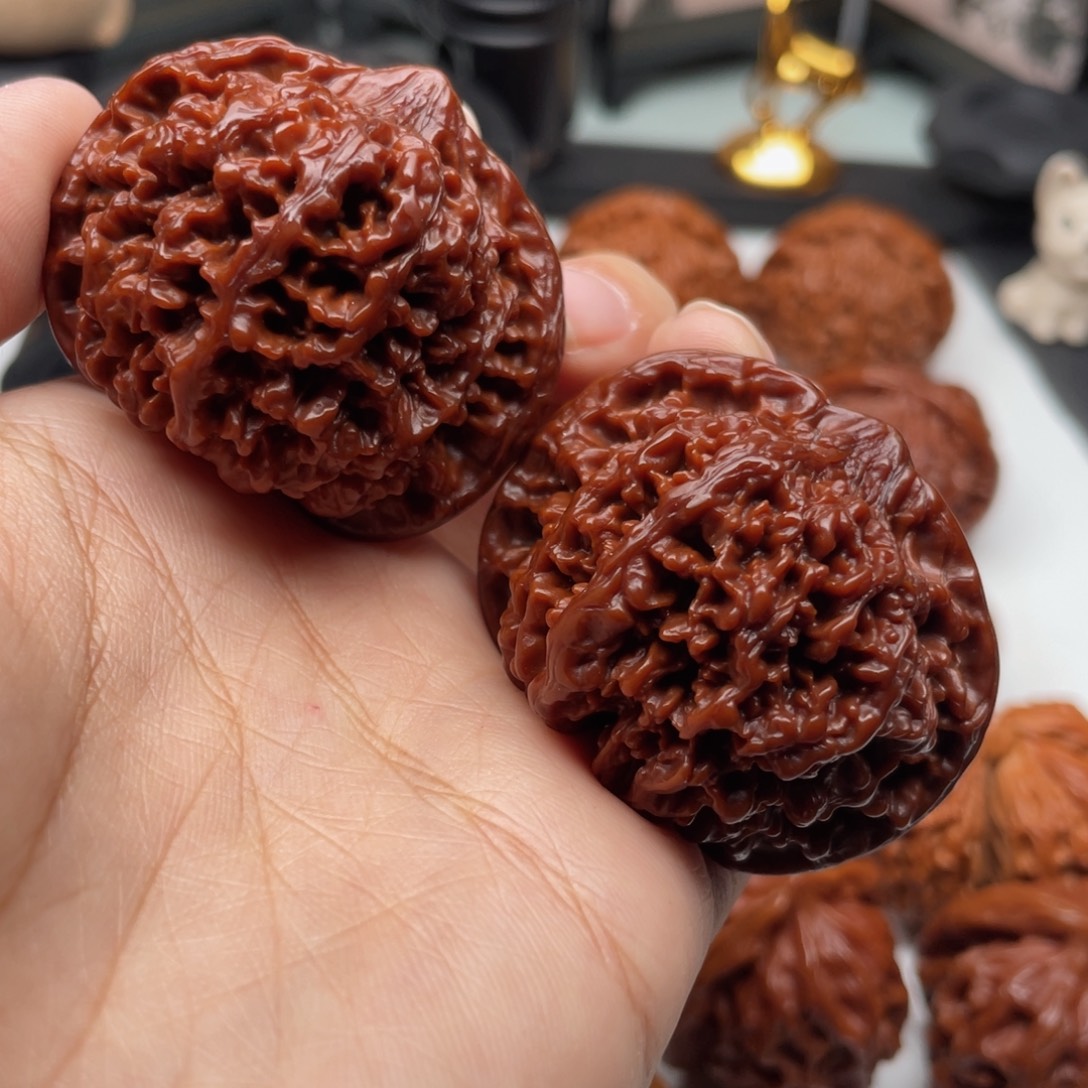 小***伙文玩核桃吊坠满天星大尺寸文玩核桃