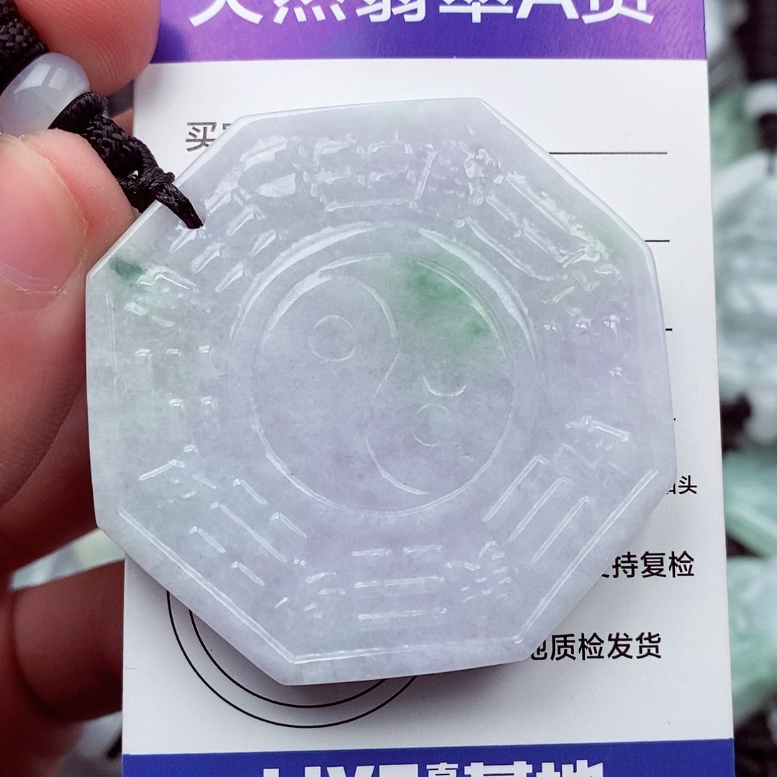 翡翠挂件未镶嵌翡翠