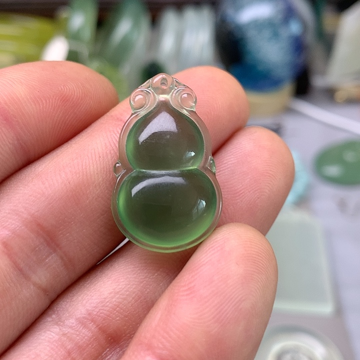 蛇纹石玉挂坠未镶嵌