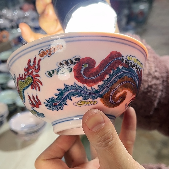 瓷片//////直径12.5厘米。红。