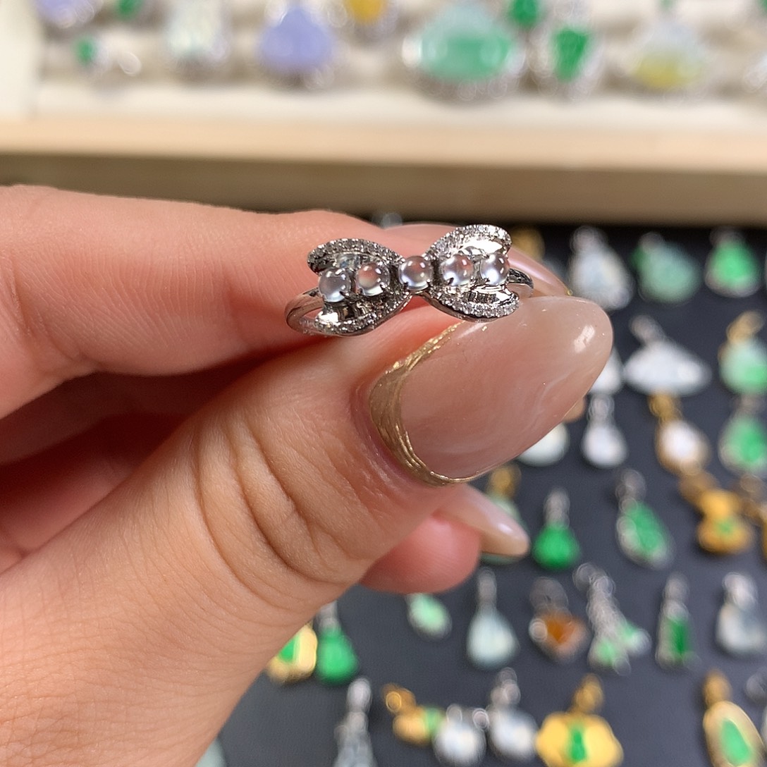 翡翠18K金镶嵌颈饰戒指