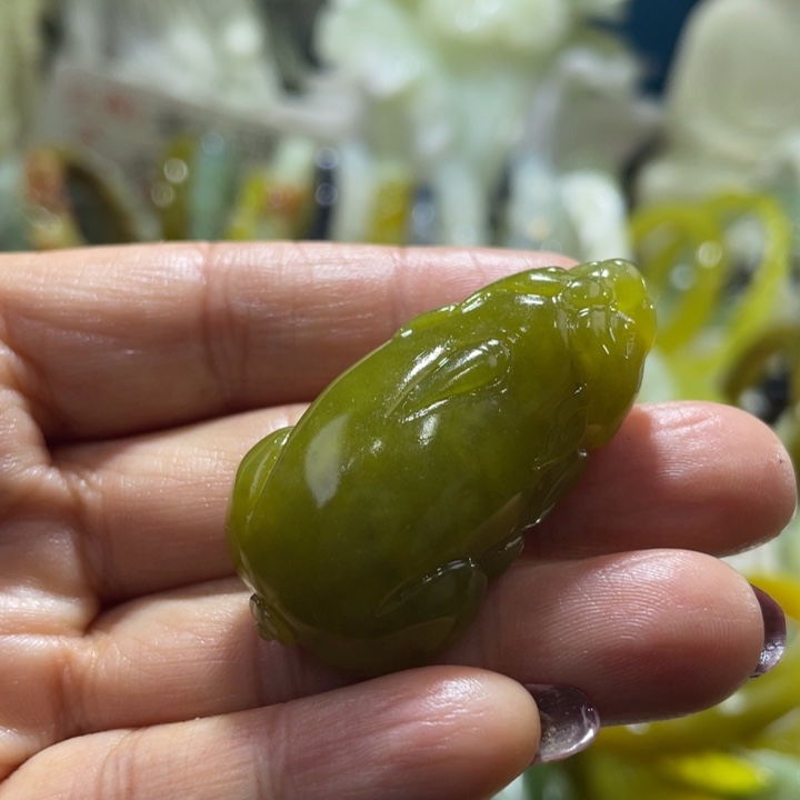 岫玉未镶嵌吊坠吊坠