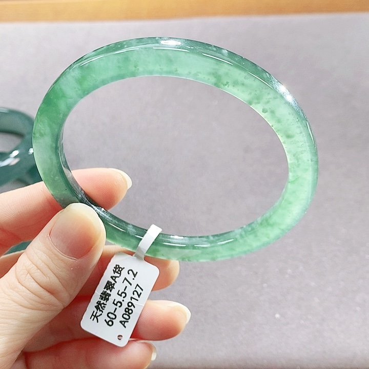 翡翠未镶嵌手镯（圆镯）