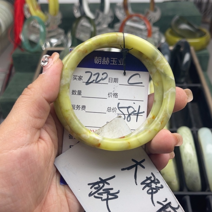 蛇纹石玉未镶嵌手镯