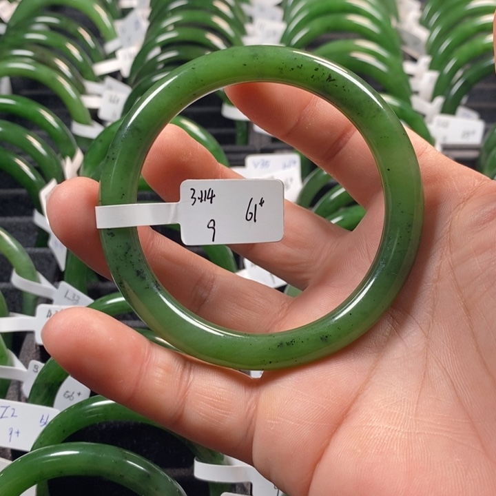 和田玉（碧玉）手镯未镶嵌61+